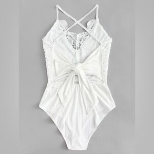 SHEIN White Lace Crochet Contrast Tie Back Bodysuit